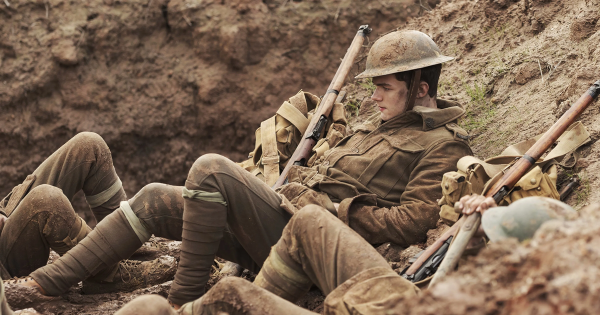 پوستر اصلی فیلم پیش از طلوع با نمایی از سربازان در میدان جنگ