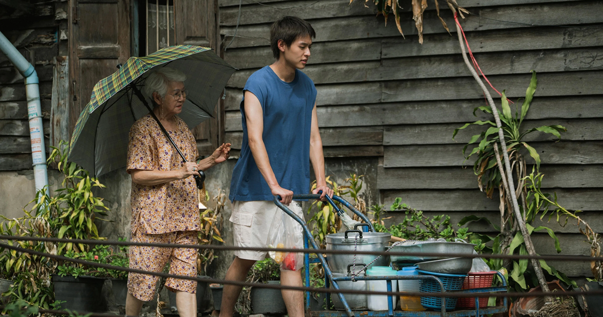 پوستر فیلم چگونه قبل از مرگ مادربزرگ میلیونر شویم کافه مدیا 2024