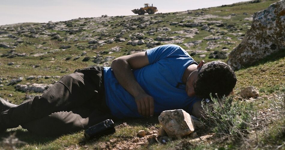 پوستر مستند سرزمینی دیگر نیست کافه مدیا