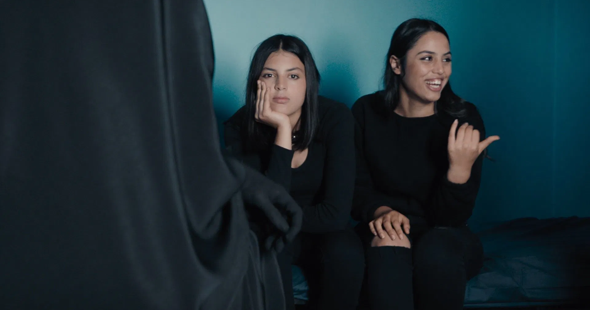 سفری احساسی به زندگی، خاطرات و پیچیدگیهای روابط خانوادگی.