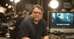 گیرمو دل تورو در حال کارگردانی فیلم